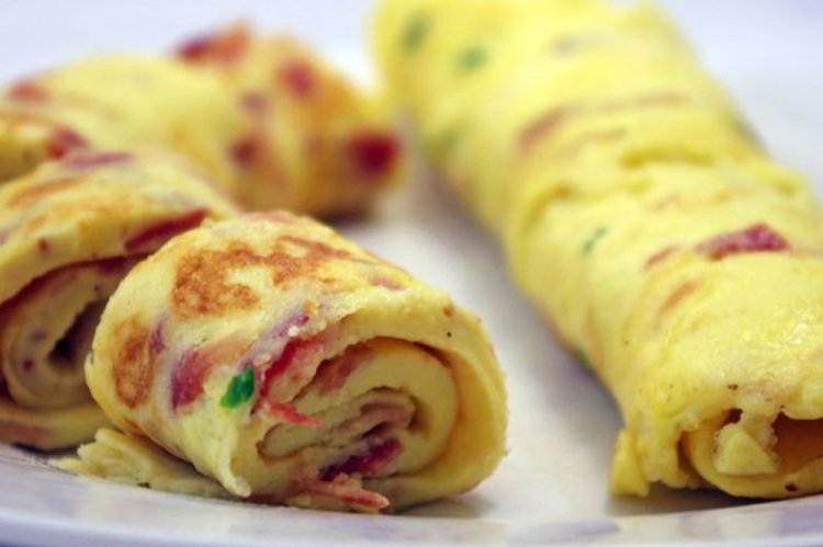 Egg Roll with Sausage and Tomatoes