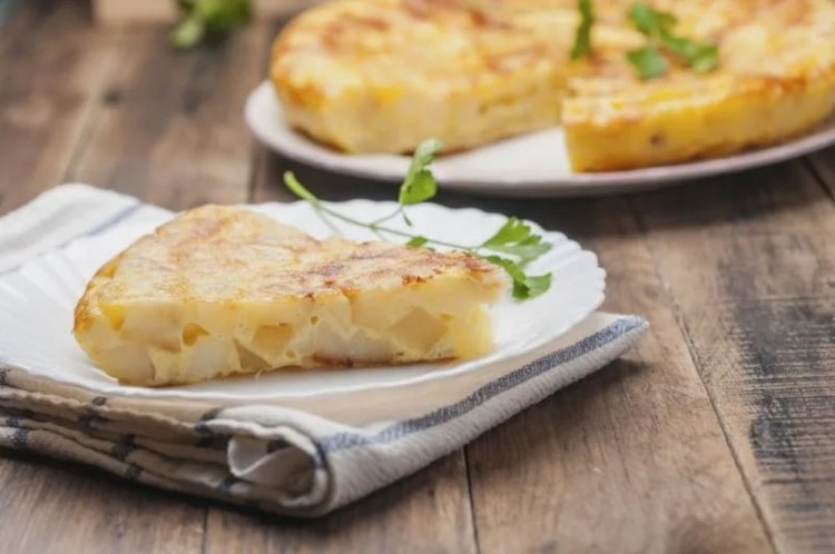 Omelet with Apples and Cinnamon