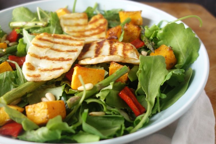 Salad with Fried Halloumi, Carrot, and Orange
