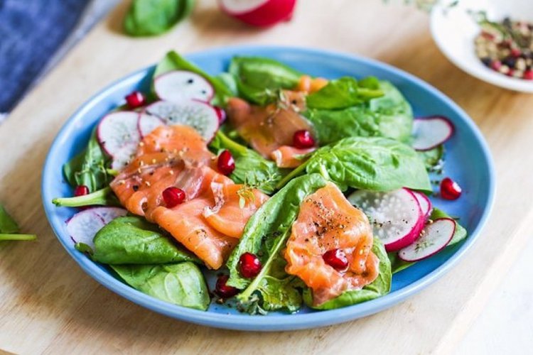 Salmon, Spinach, and Radish Salad