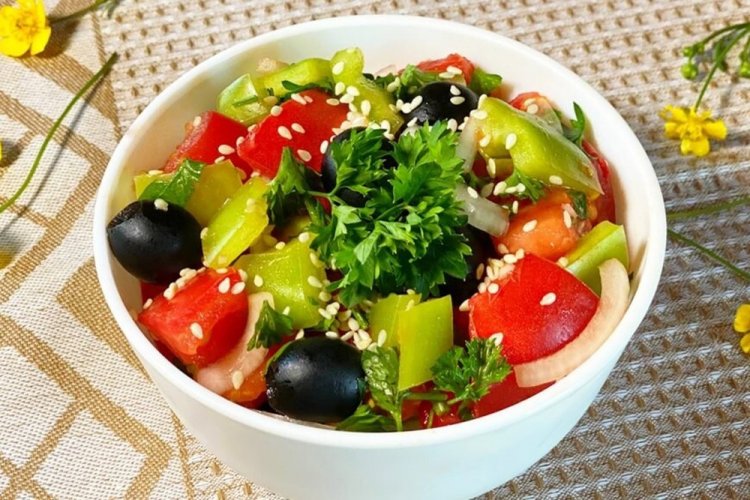 Vegetable Salad with Hazelnuts