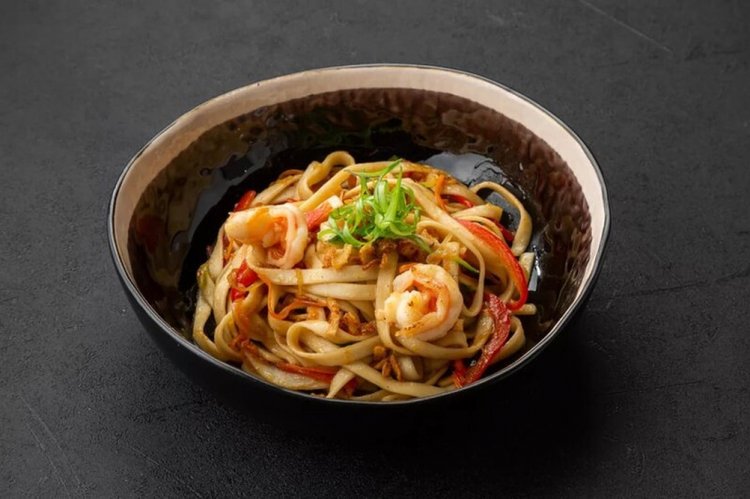 Udon with Shrimp and Zucchini