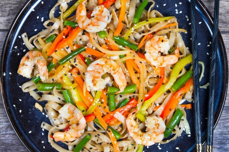 Udon with Shrimp, Vegetables, and Oyster Sauce
