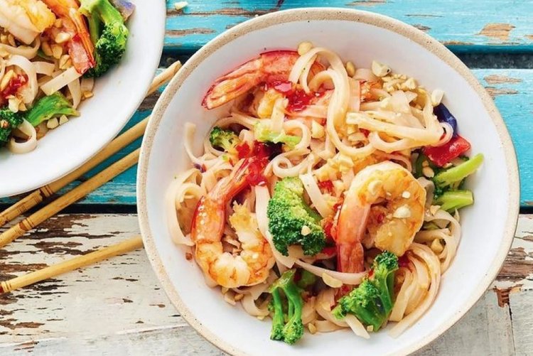 Udon with Shrimp, Broccoli, and Cauliflower