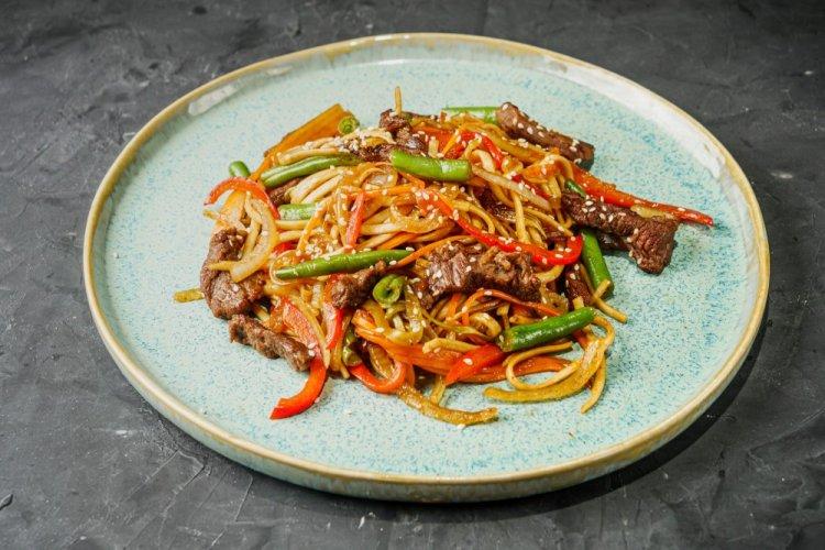 Udon with Beef and Green Beans
