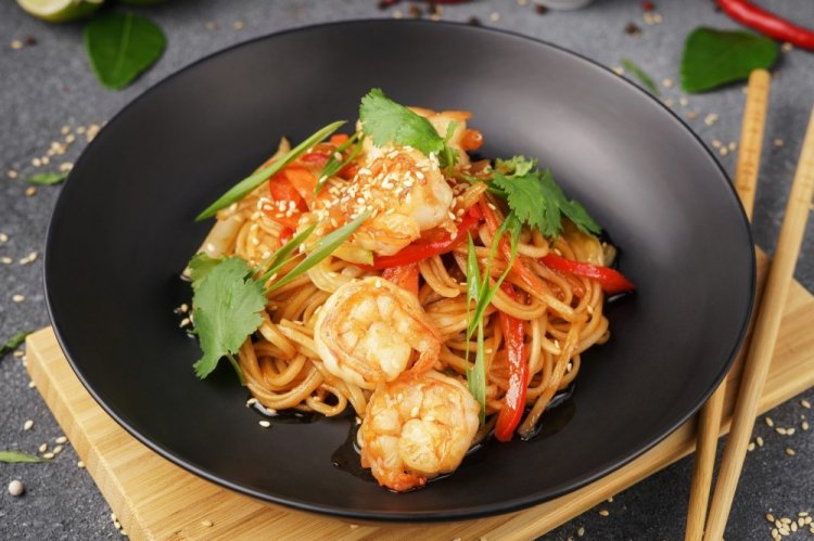 Wok Noodles with Shrimp and Teriyaki Sauce
