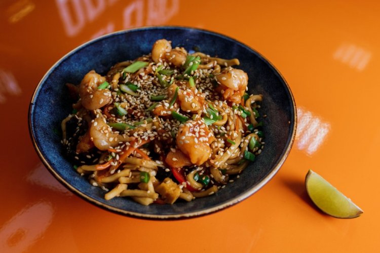 Wok Noodles with Shrimp and Mushrooms