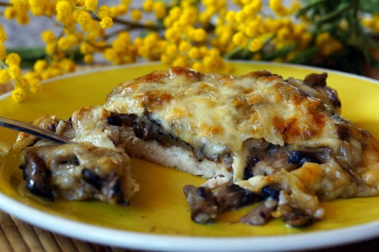 Chuletas de pollo con champiñones y queso al horno