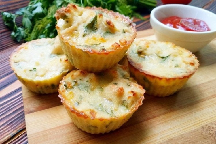 Chicken Muffins with Cheese and Herbs