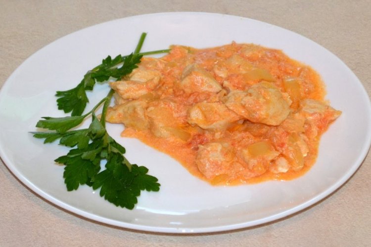Braised Chicken Fillet in Sour Cream and Tomato Sauce