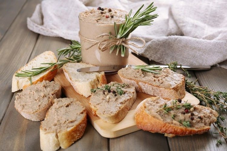 Chicken Fillet and Walnut Spread