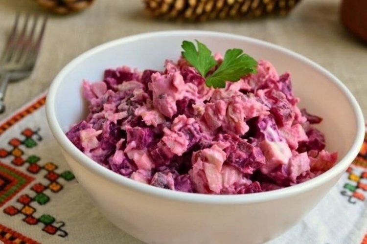 Salad with Beetroot and Chicken
