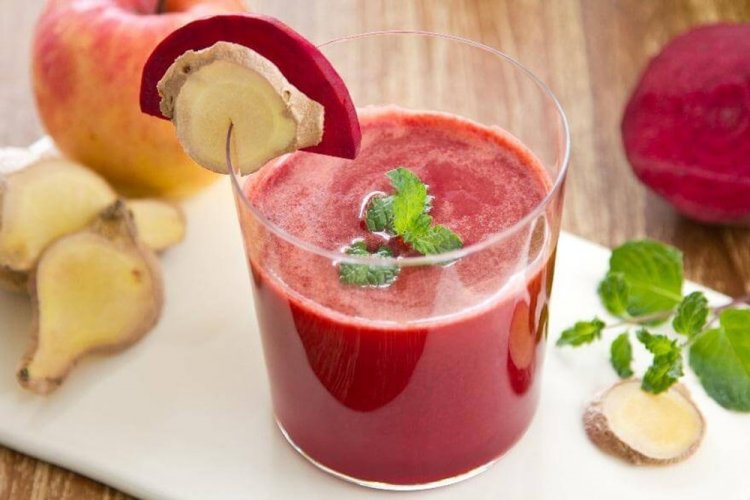 Vitamin Smoothie with Beetroot and Apples