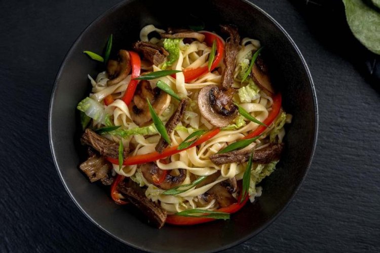Beef Wok Noodles with Mushrooms