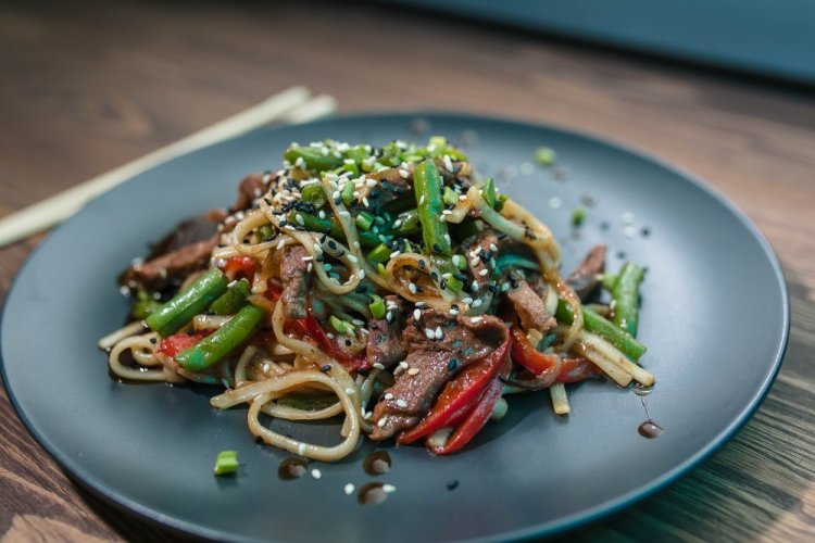 Beef Wok Noodles with Green Beans