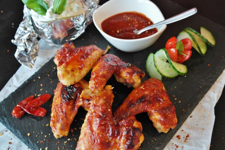 Baked Chicken Wings in Red Wine