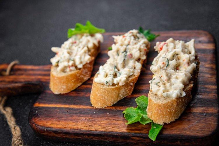 Cottage Cheese Pâté with Crab Sticks and Cucumbers