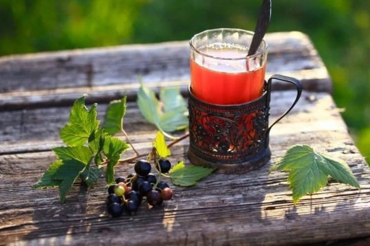 Té de grosella congelado