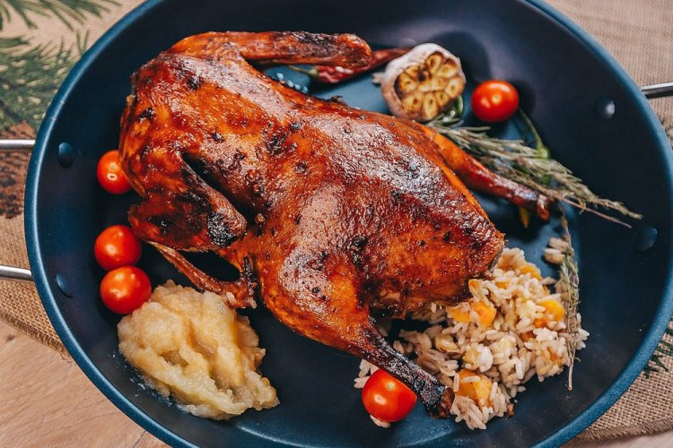 Pato con arroz y champiñones al horno