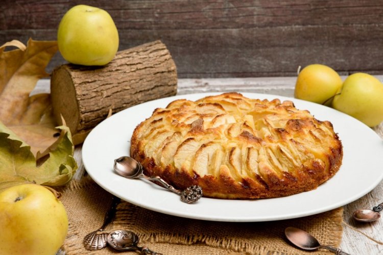 Apple Pie with Egg Yolks