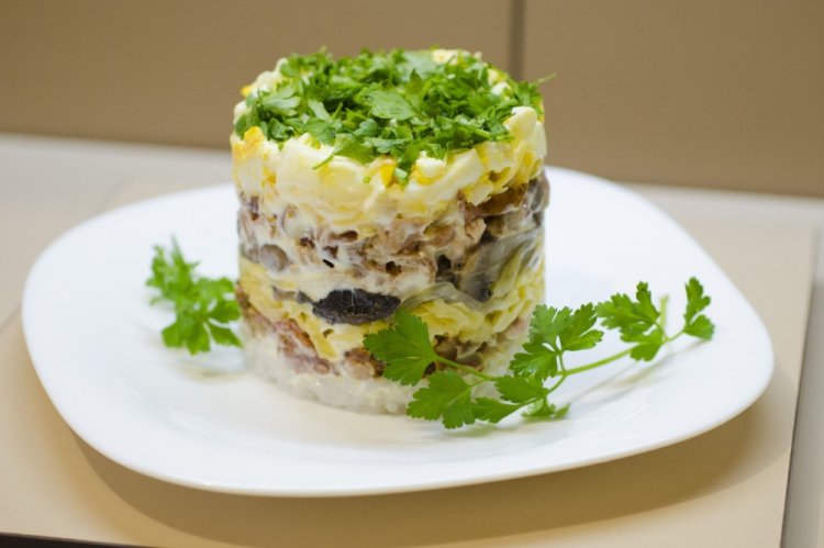 Layered Salad with Beef and Fried Mushrooms