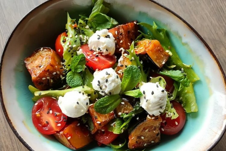 Ensalada templada de berenjenas y mozzarella