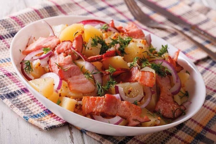 Ensalada templada de patatas y beicon