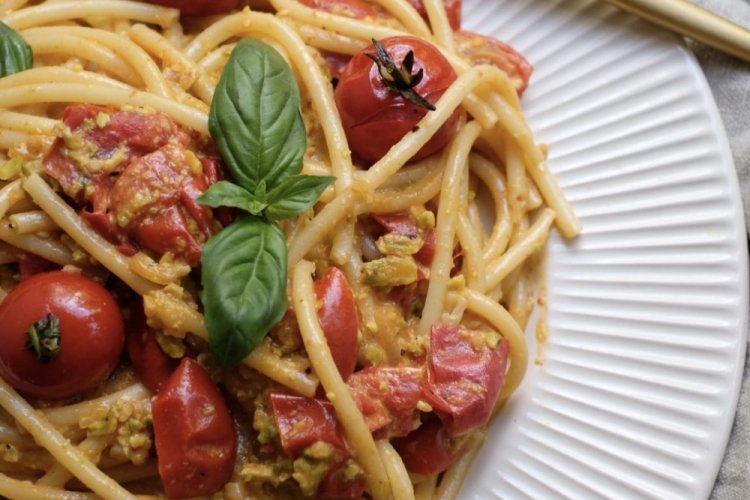 Pasta with Tomatoes and Pistachios
