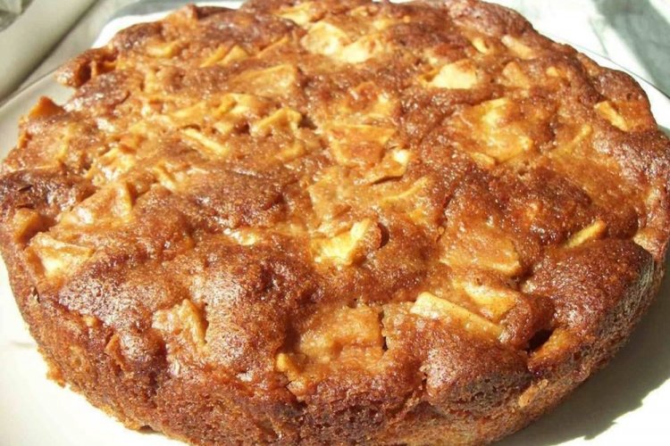 Medovik con manzanas