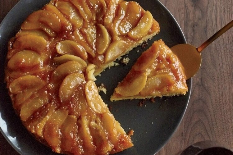 Tarta invertida de hojaldre con manzanas y caramelo