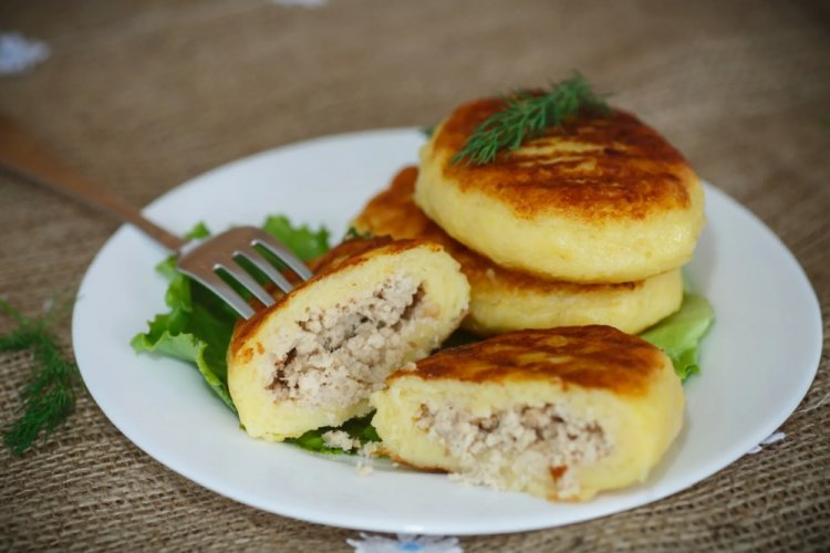 Potato Zrazy with Minced Meat in a Frying Pan