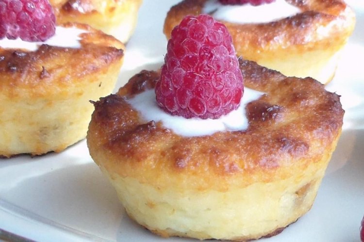 Quick Syrniki with Semolina and Sour Cream
