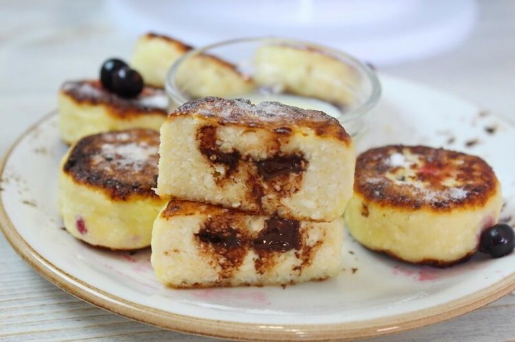 Syrniki with Semolina and Chocolate