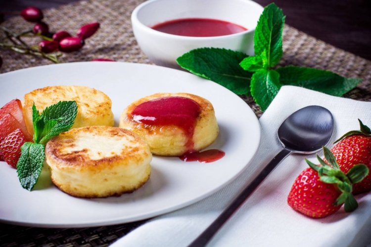Mint Syrniki with Semolina