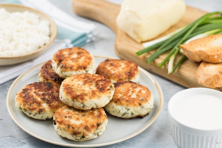 Savory Syrniki with Semolina and Herbs