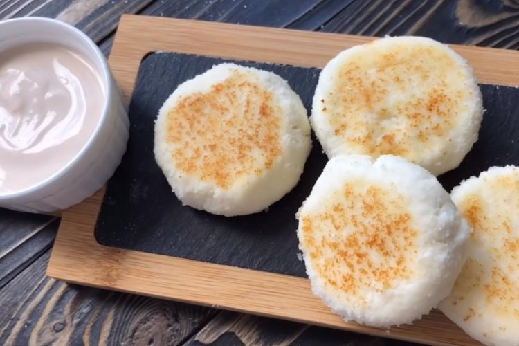 Coconut Syrniki with Semolina