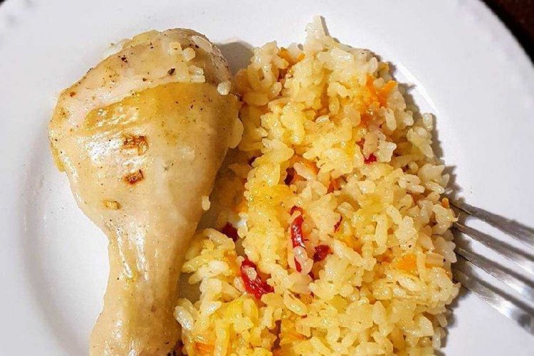 Arroz con pollo en olla afgana