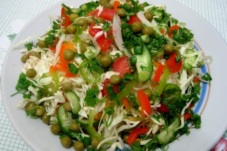 Cabbage Salad with Green Peas