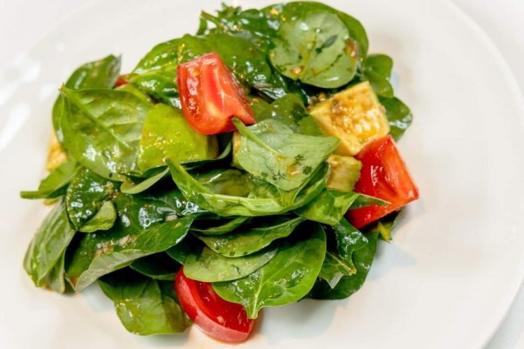 Vegetarian Salad with Spinach