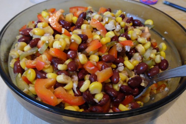 Vegetarian Salad with Corn and Beans