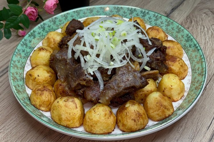 Kazan-Kebab with Ribs
