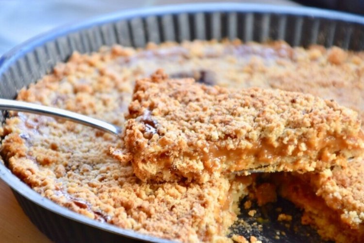Grated Pie with Condensed Milk