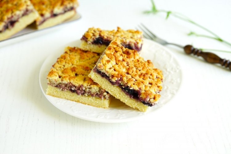Grated Pie with Jam and Nuts (Vegetable Oil Base)