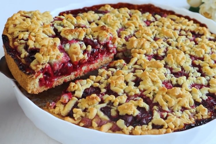 Grated Berry Pie with Sour Cream