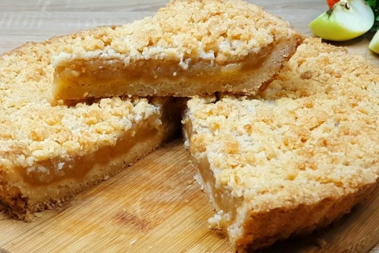 Grated Apple Pie with Kefir