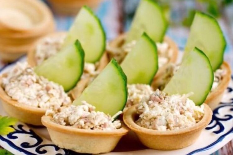 Tartlets with Trout Liver and Processed Cheese