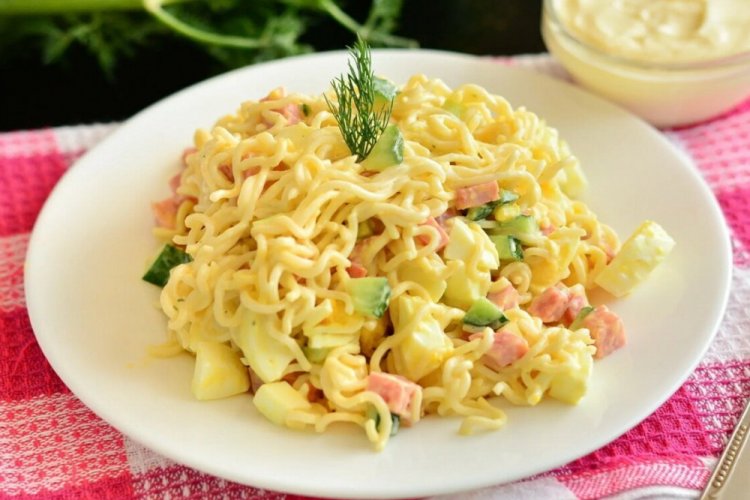 Rollton Noodle Salad with Sausage and Egg