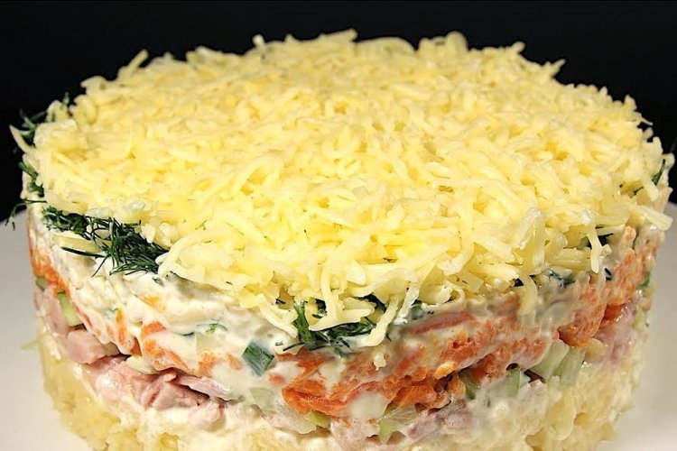 Layered Salad with Smoked Chicken and Instant Noodles