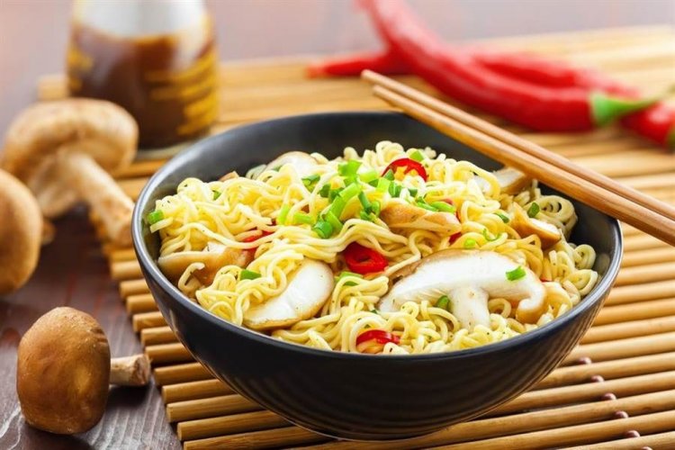 Instant Noodle Salad with Mushrooms
