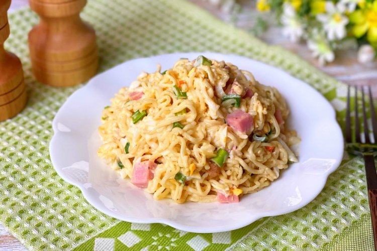 Instant Noodle Salad with Ham